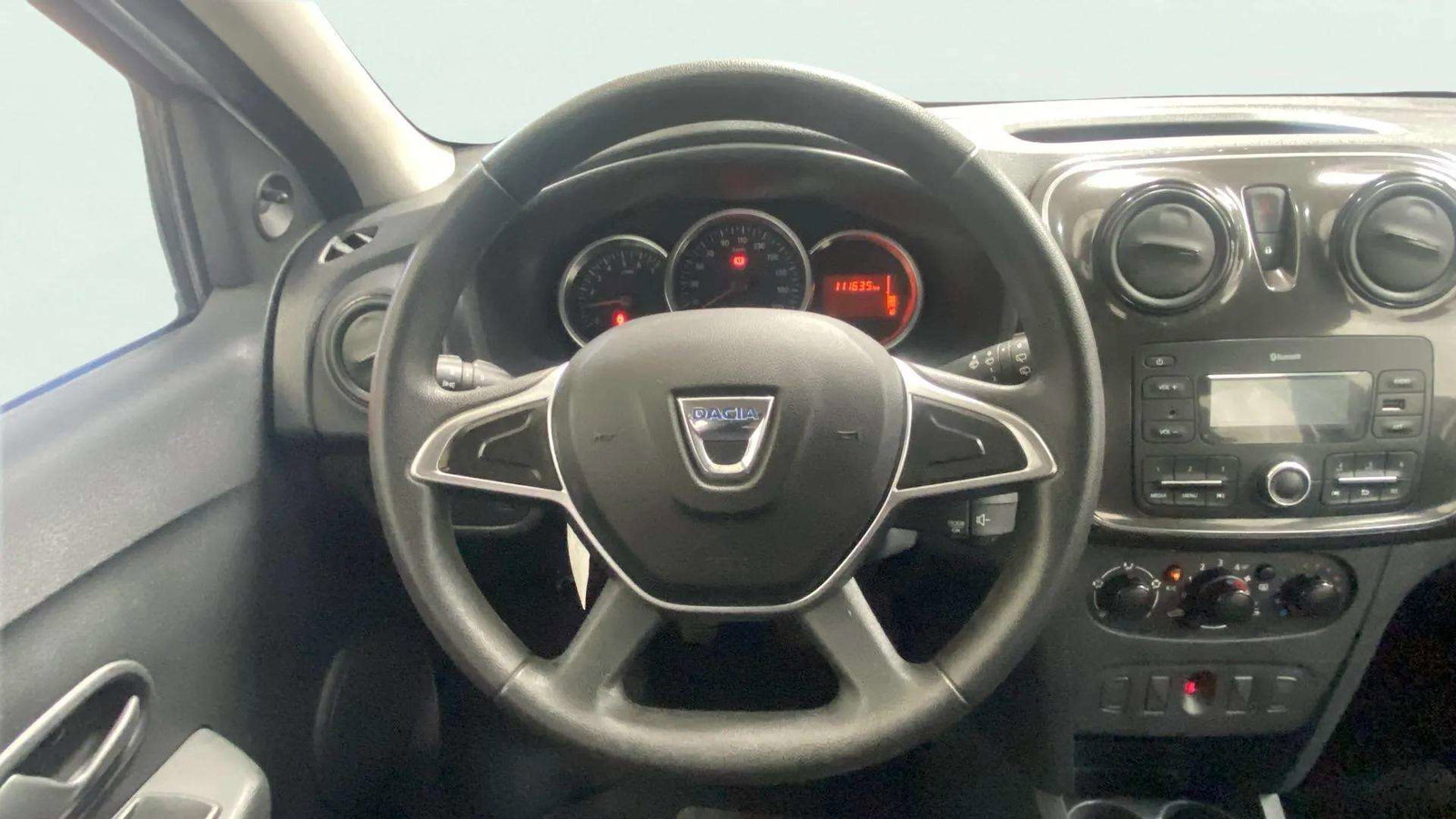https://cdn-flexicar.caraffinity.it/public_appraisal_images_pro/images/stock/273819/c2HFnyAdKr__7636KJM _9c848a115ea54695a520bfe9bc03788a_Interior_10.jpeg.jpg